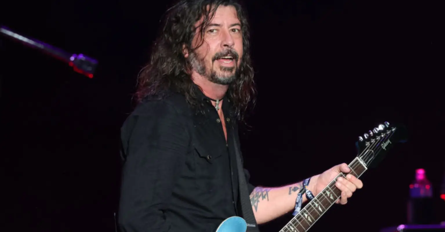 'Foo Fighters' legend Dave Grohl takes a break from tour to help feed the homeless