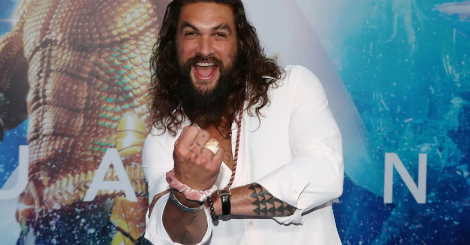 People are calling for Jason Momoa and Kelly Clarkson to date after 'legitimate chemistry' during interview