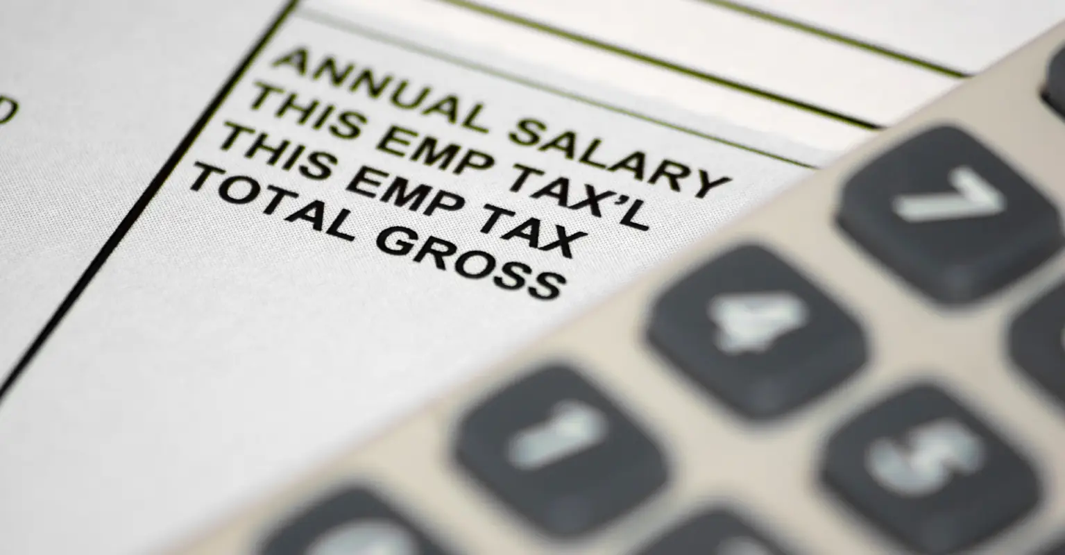 Woman shares shocking paycheck after 70 hours of work as a bartender