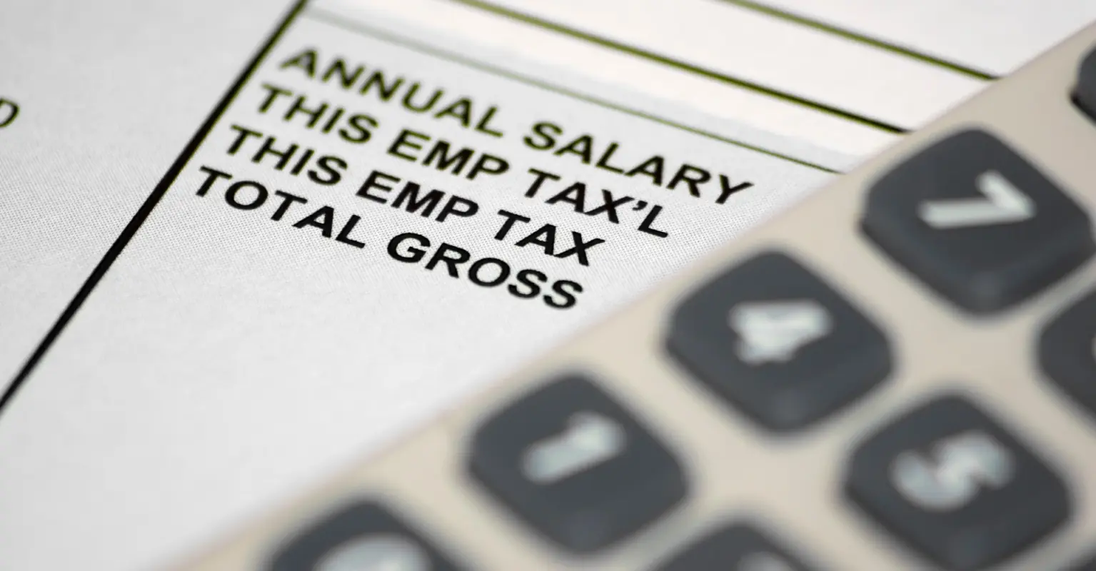 Woman shares shocking paycheck after 70 hours of work as a bartender