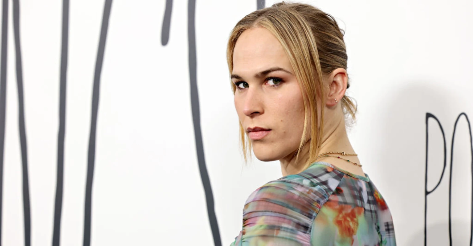 '13 Reasons Why' star Tommy Dorfman confronts Delta staff after being misgendered