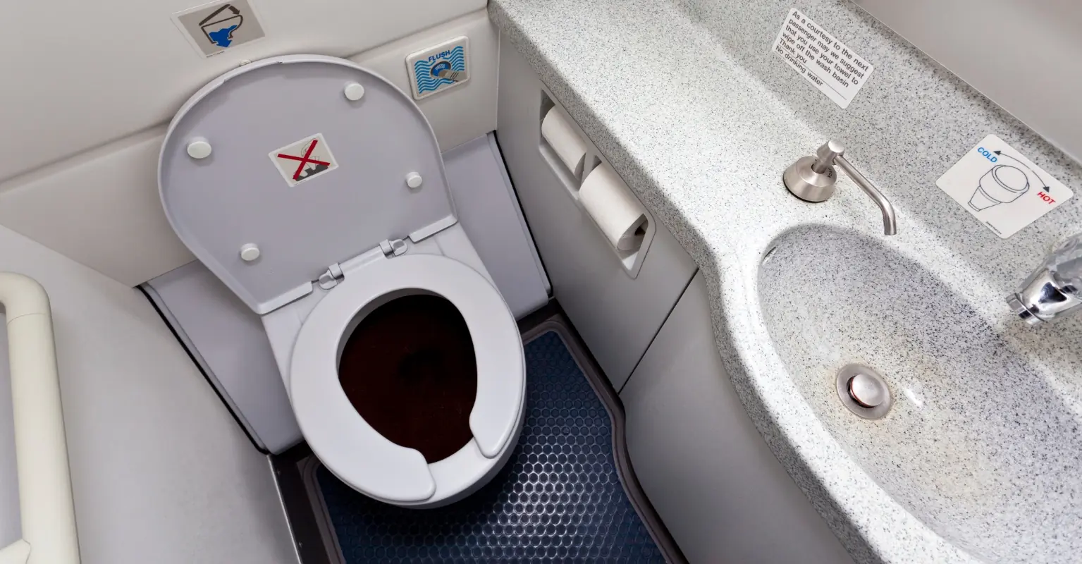 Man who got trapped in airplane toilet for entire flight is told in note under door from staff: 'Sir, we tried our best'