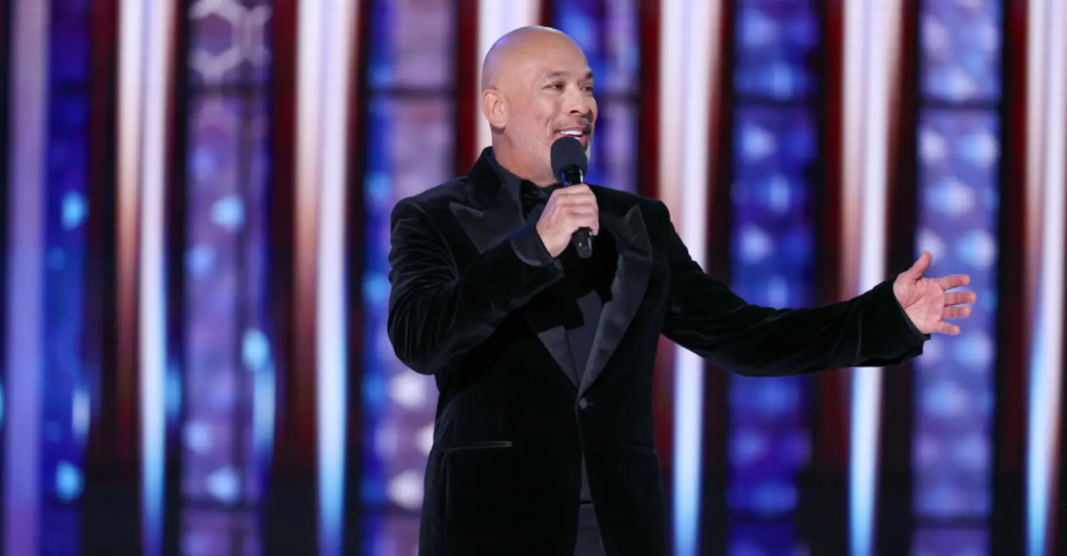 Golden Globes host Jo Koy awkwardly responds to audience after his joke bombs