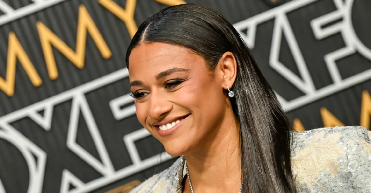 Ariana DeBose and Bella Ramsay put beef rumors to bed with Emmys hug