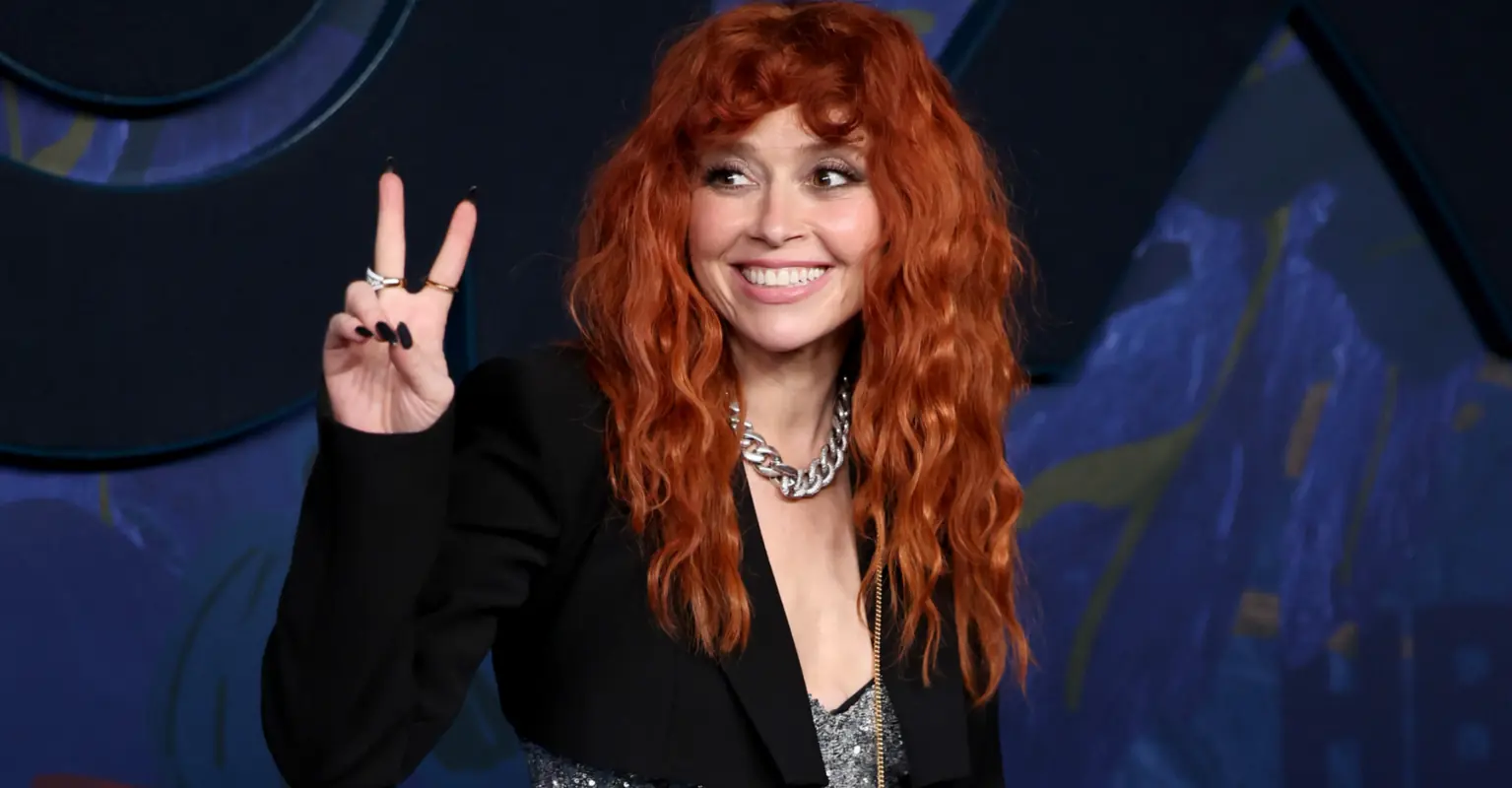 Emmy viewers are once again distracted by Natasha Lyonne's very unique way of clapping