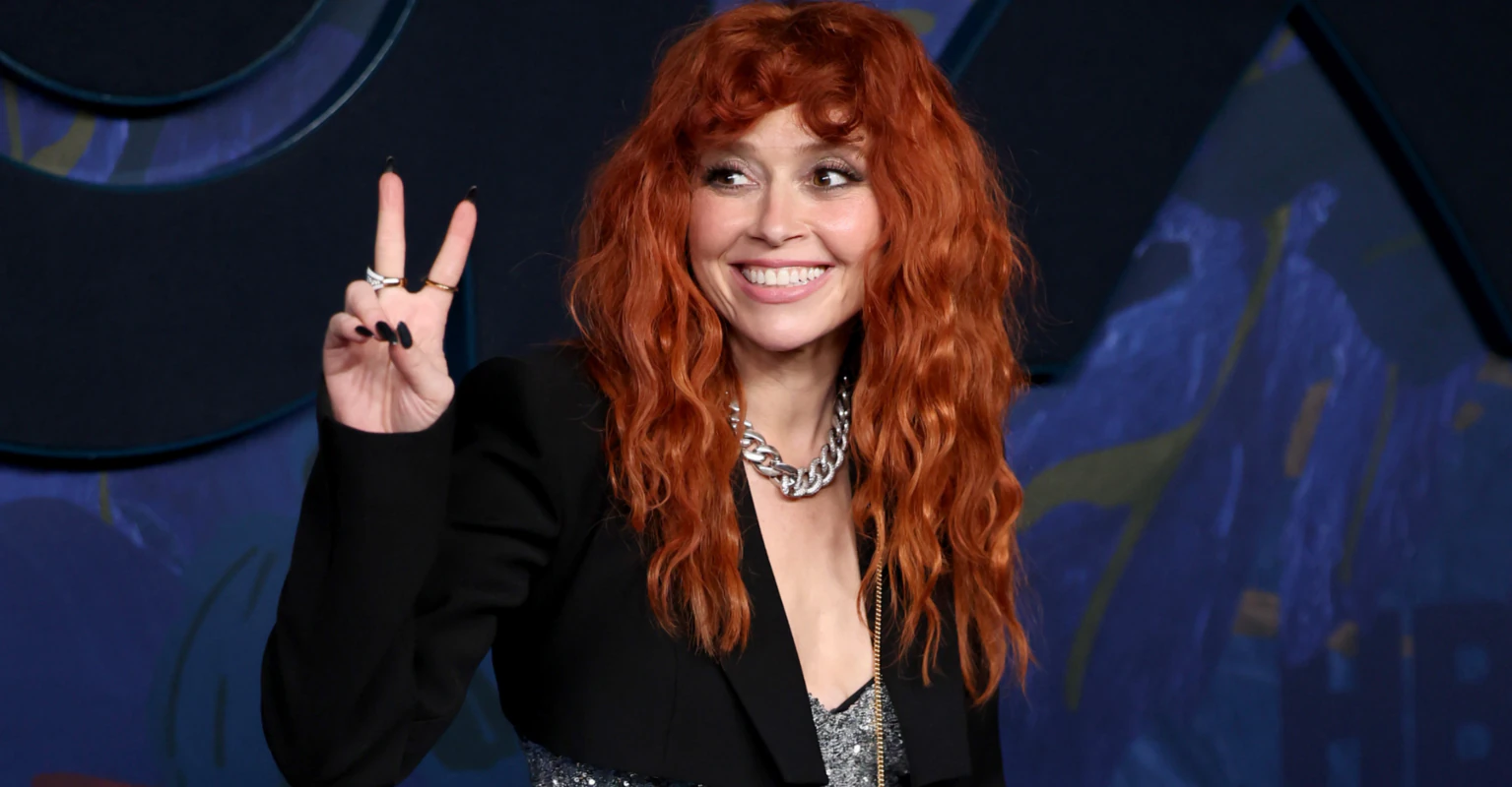 Emmy viewers are once again distracted by Natasha Lyonne's very unique way of clapping