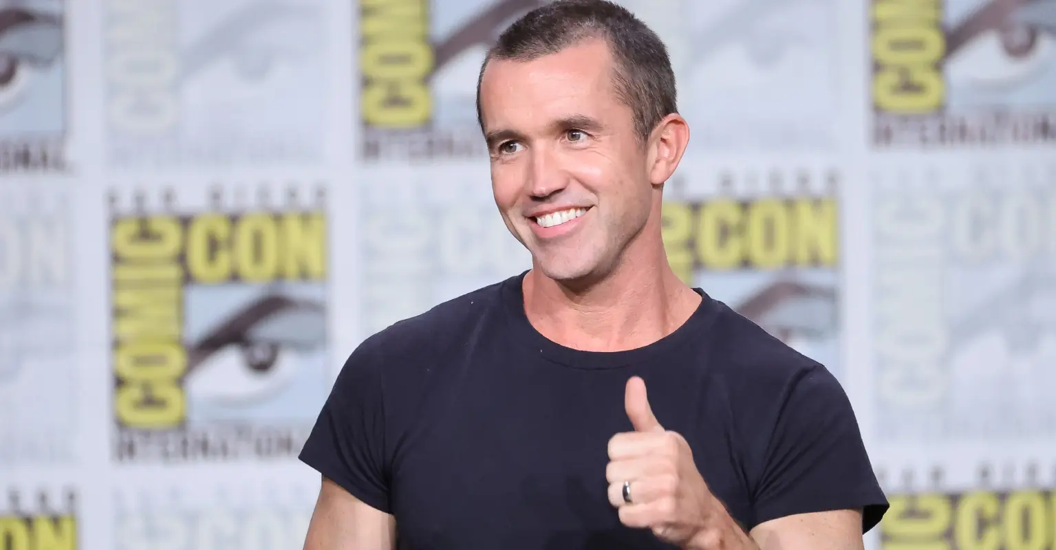 Truth behind 'Always Sunny' star Rob McElhenney's New Year's photo after leaving fans concerned