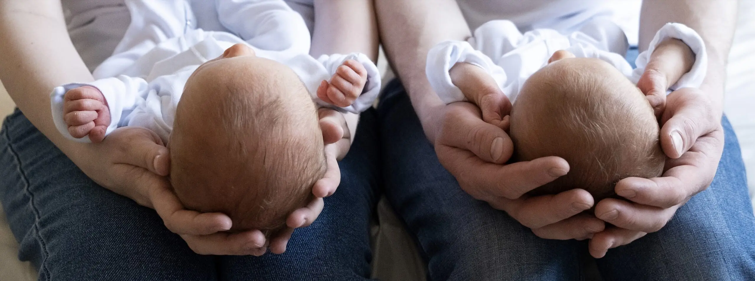 Twins born just minutes apart are born in different years