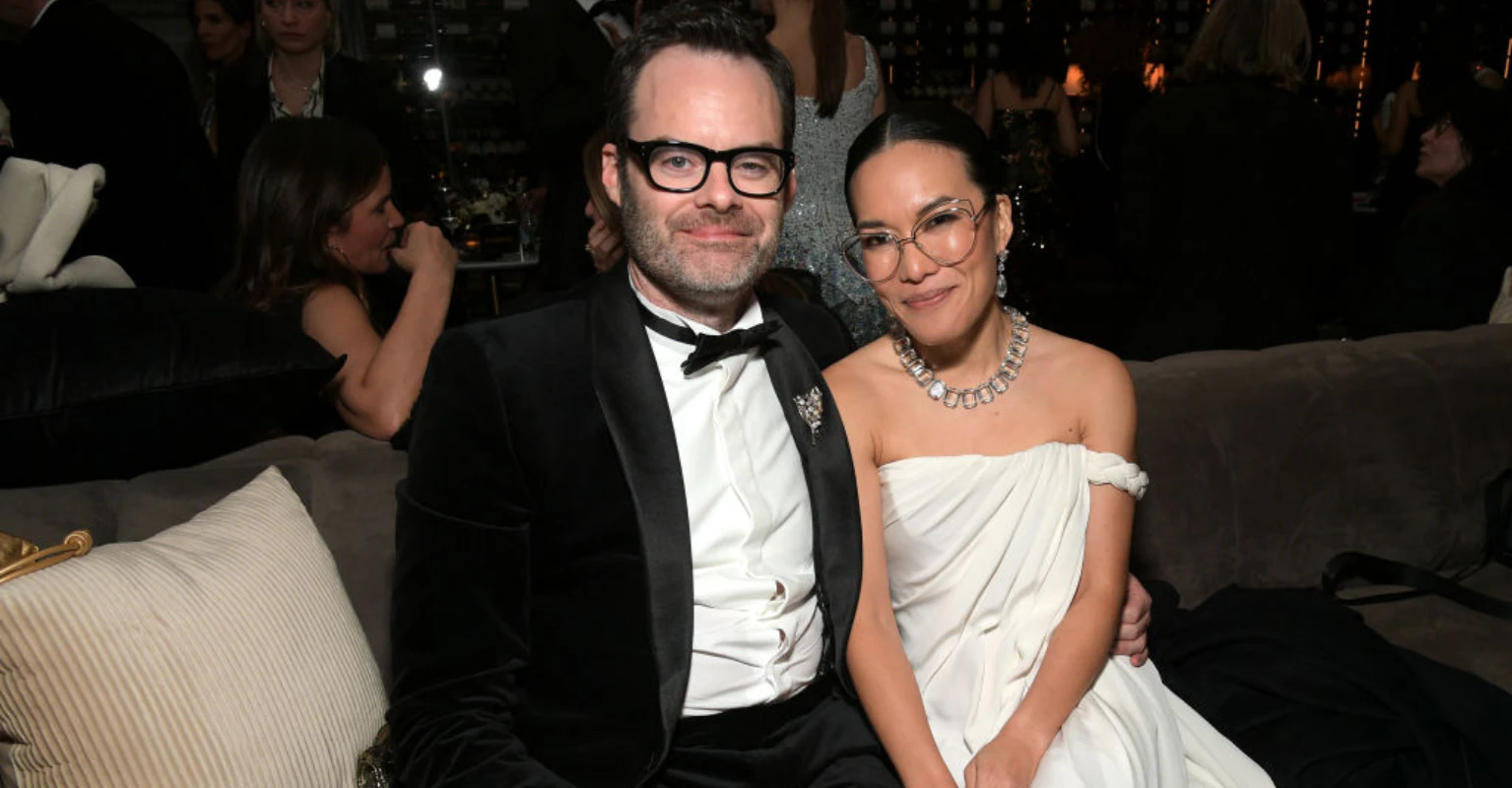 Ali Wong and Bill Hader confirm relationship with a kiss at the Golden Globes
