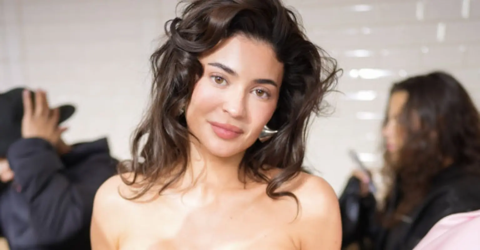 Kylie Jenner fans defend her from trolls as she begins embracing her 'natural beauty'