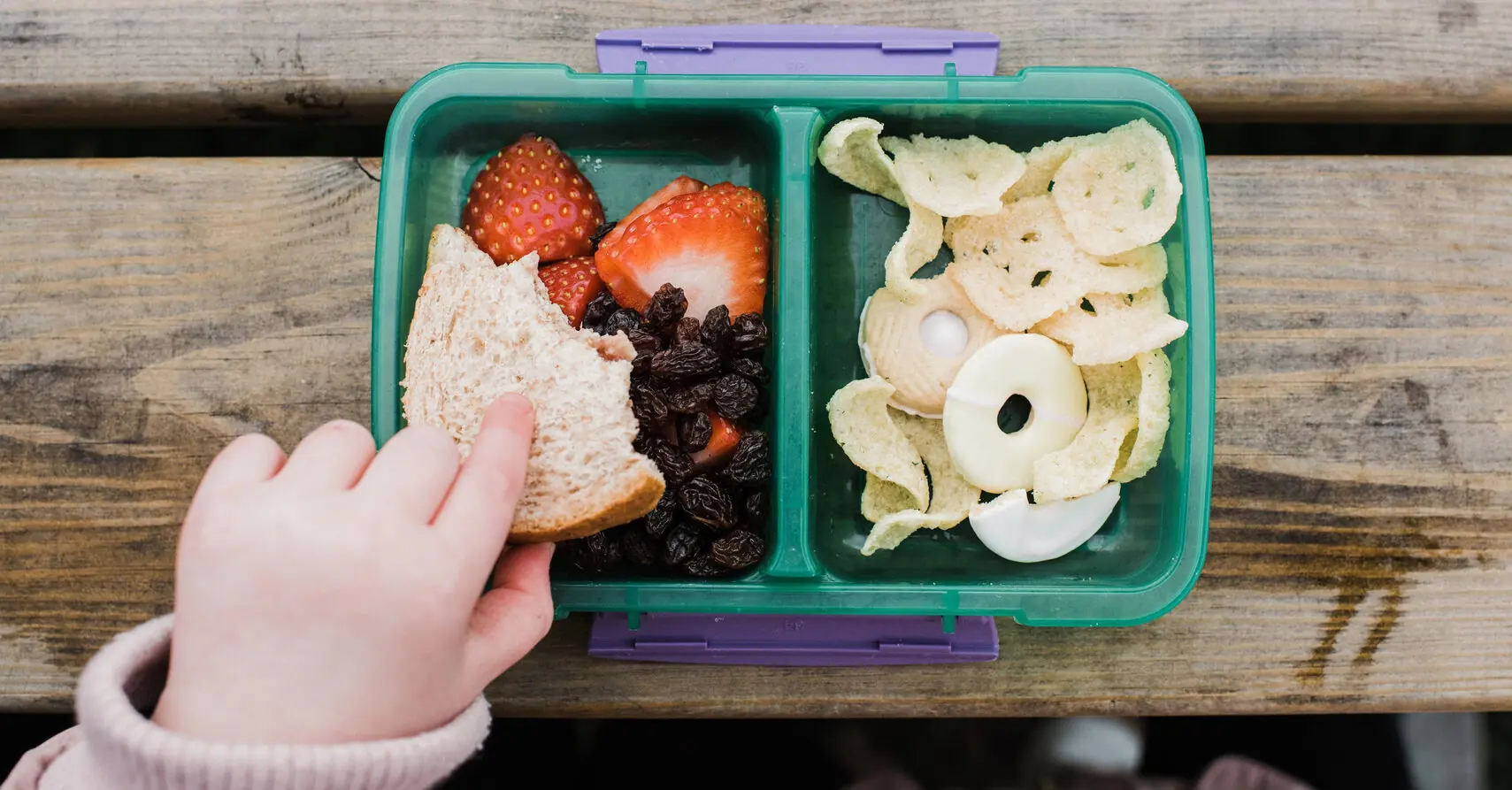 Mom praised for leaving savage note in daughter's lunchbox after teacher told her 'how to eat her lunch'