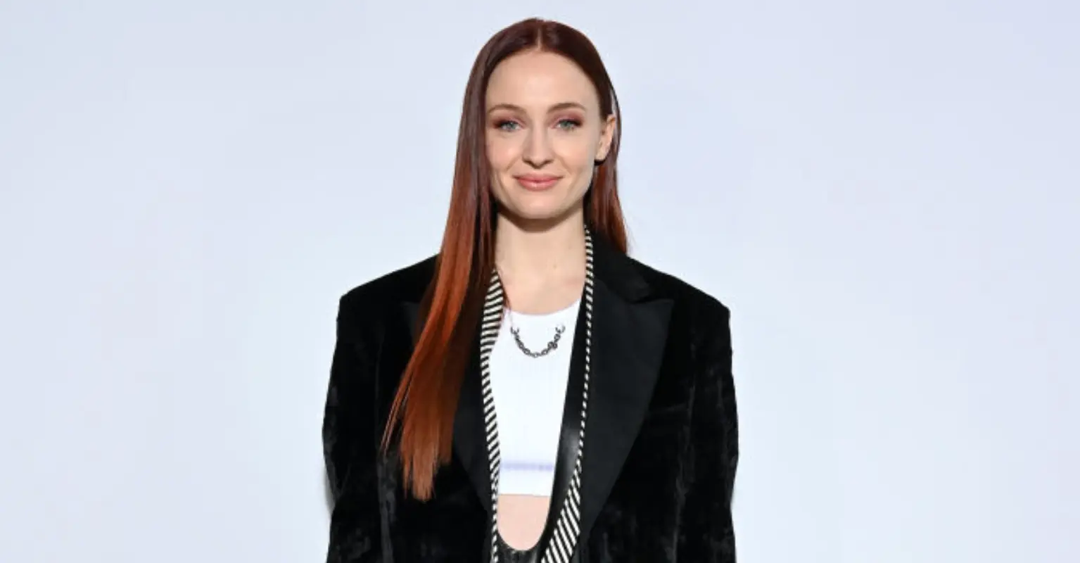 Sophie Turner defended by fans after being 'mom-shamed' for enjoying vacation with new man