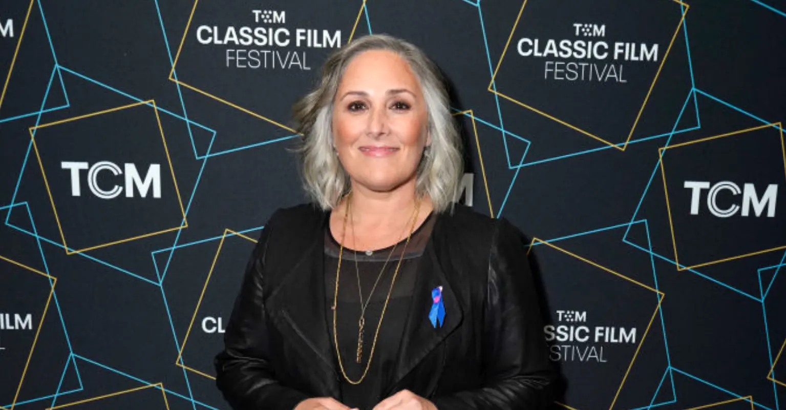 Ricki Lake recreates iconic magazine cover after weight-loss transformation