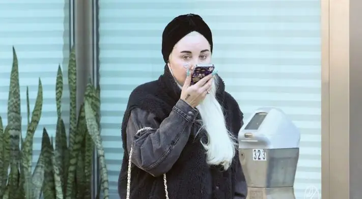 Former child star Amanda Bynes pursues surprising career change as she charges fans $200 for her services