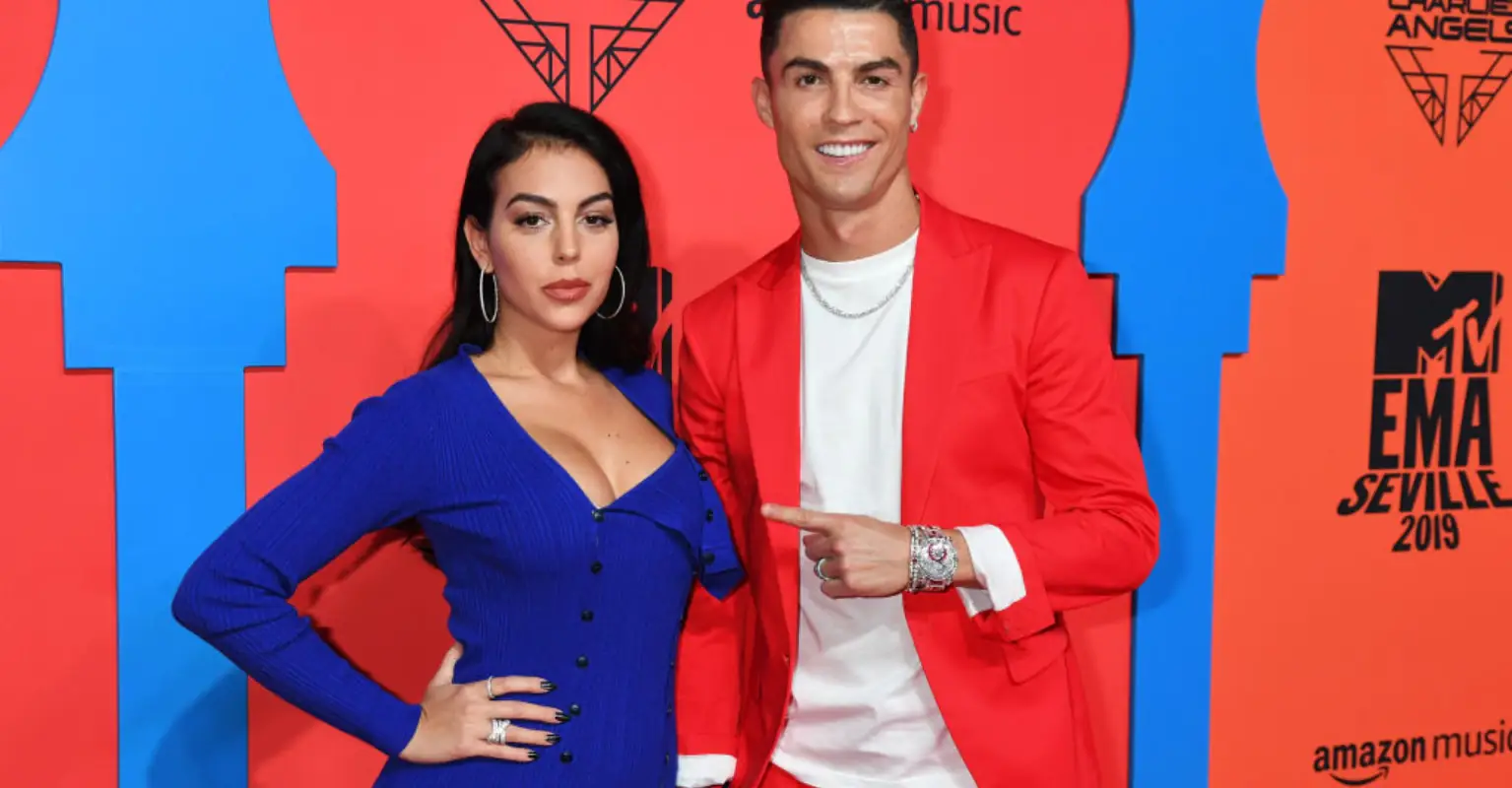 Cristiano Ronaldo's wife has her butt photoshopped out of pic in newspaper