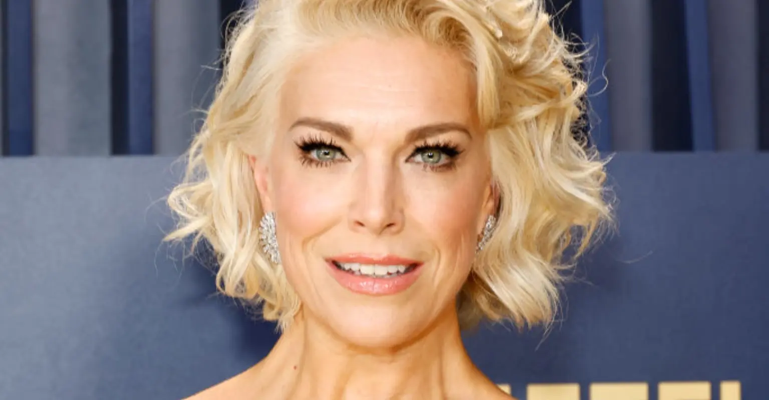 Hannah Waddingham's 9-year-old daughter made her SAG Award purse out of cardboard