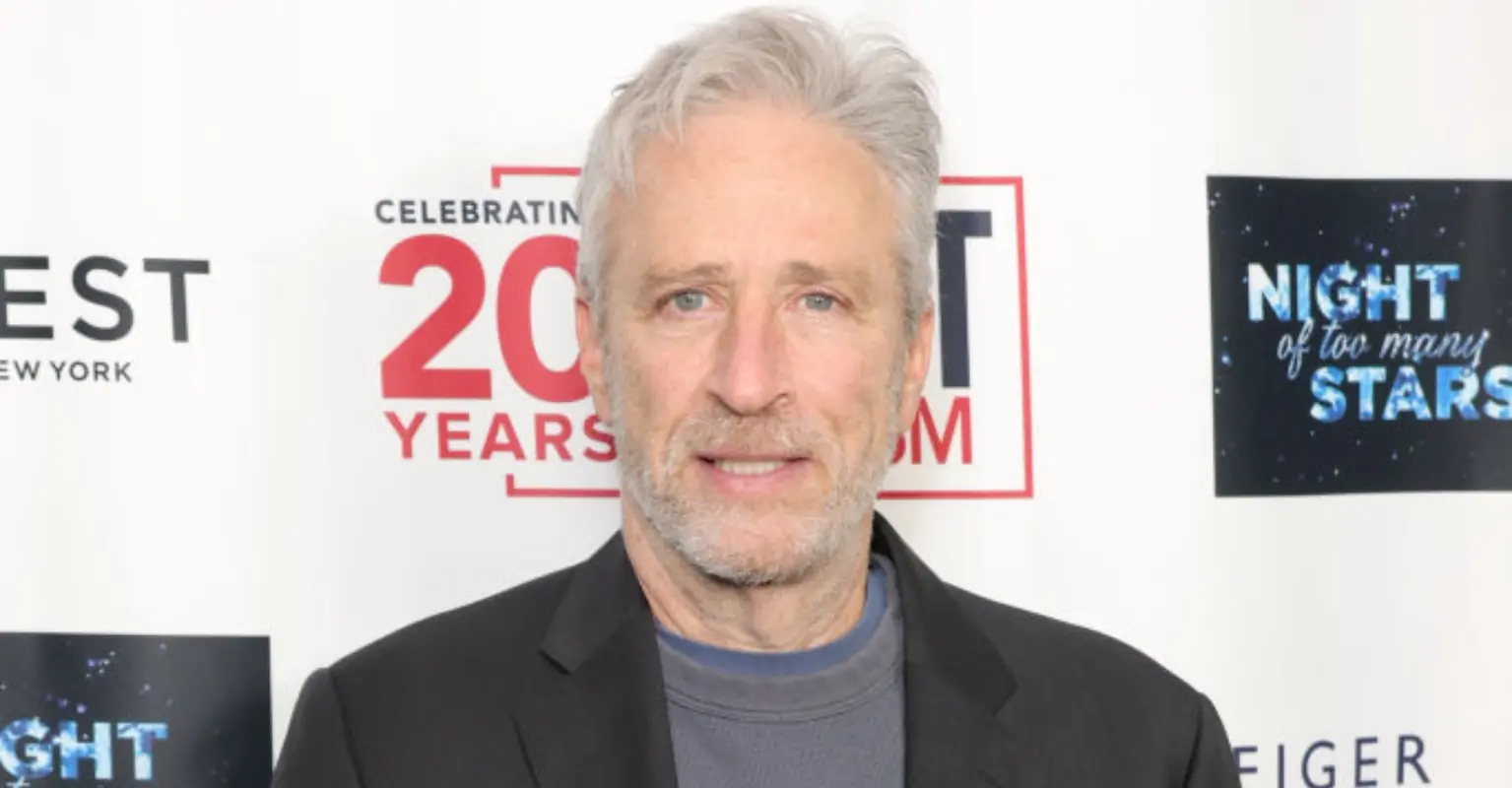 Jon Stewart breaks down in tears paying tribute to his late dog on the 'Daily Show'