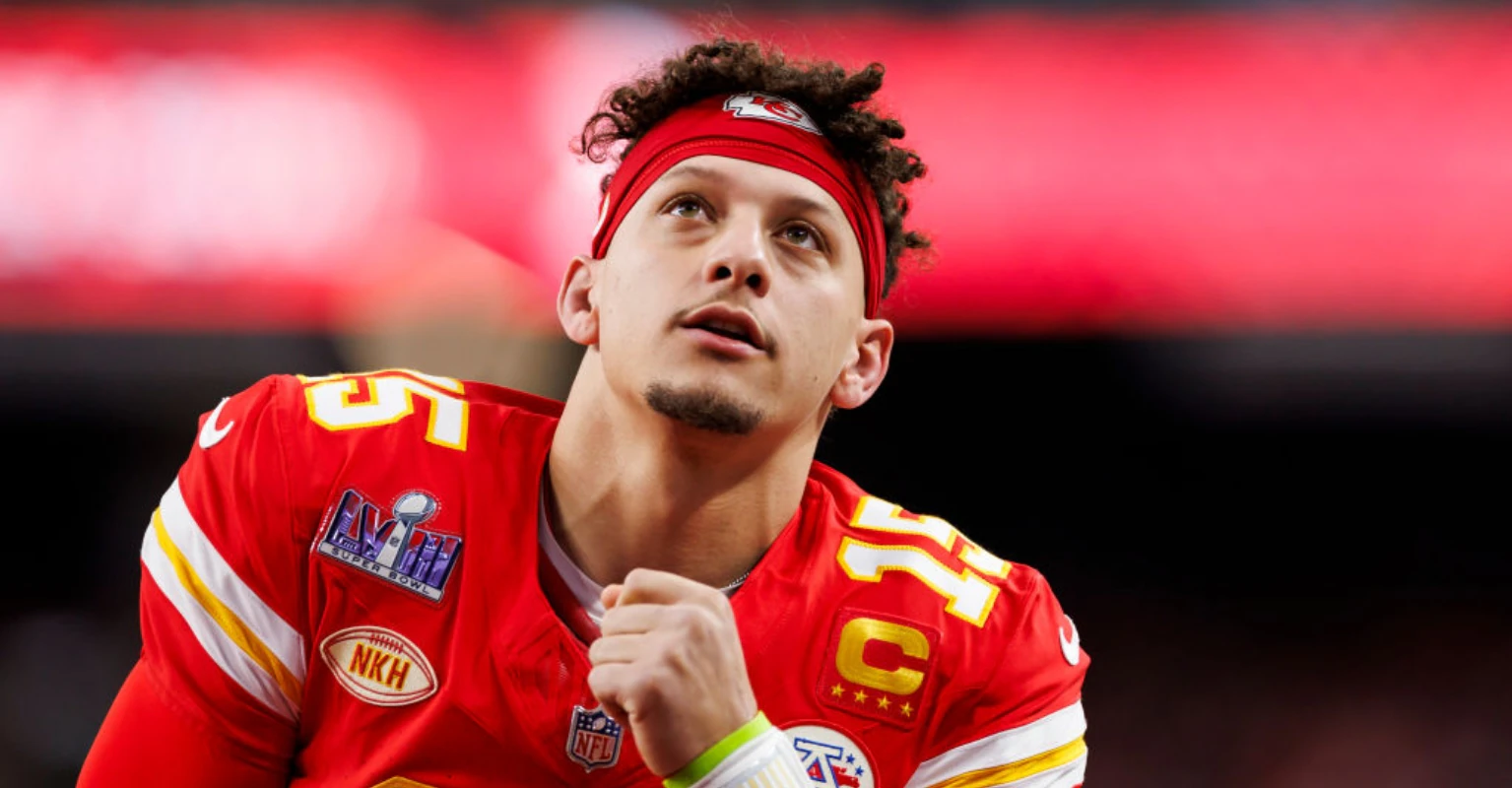 Mic'd-up Super Bowl feed reveals ref talking about Patrick Mahomes: 'You don't want to give Mahomes the ball'