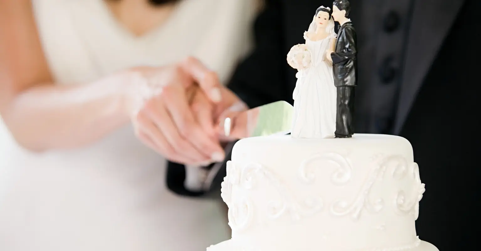 Groom gets brutal revenge on best man after he throws cake at his bride