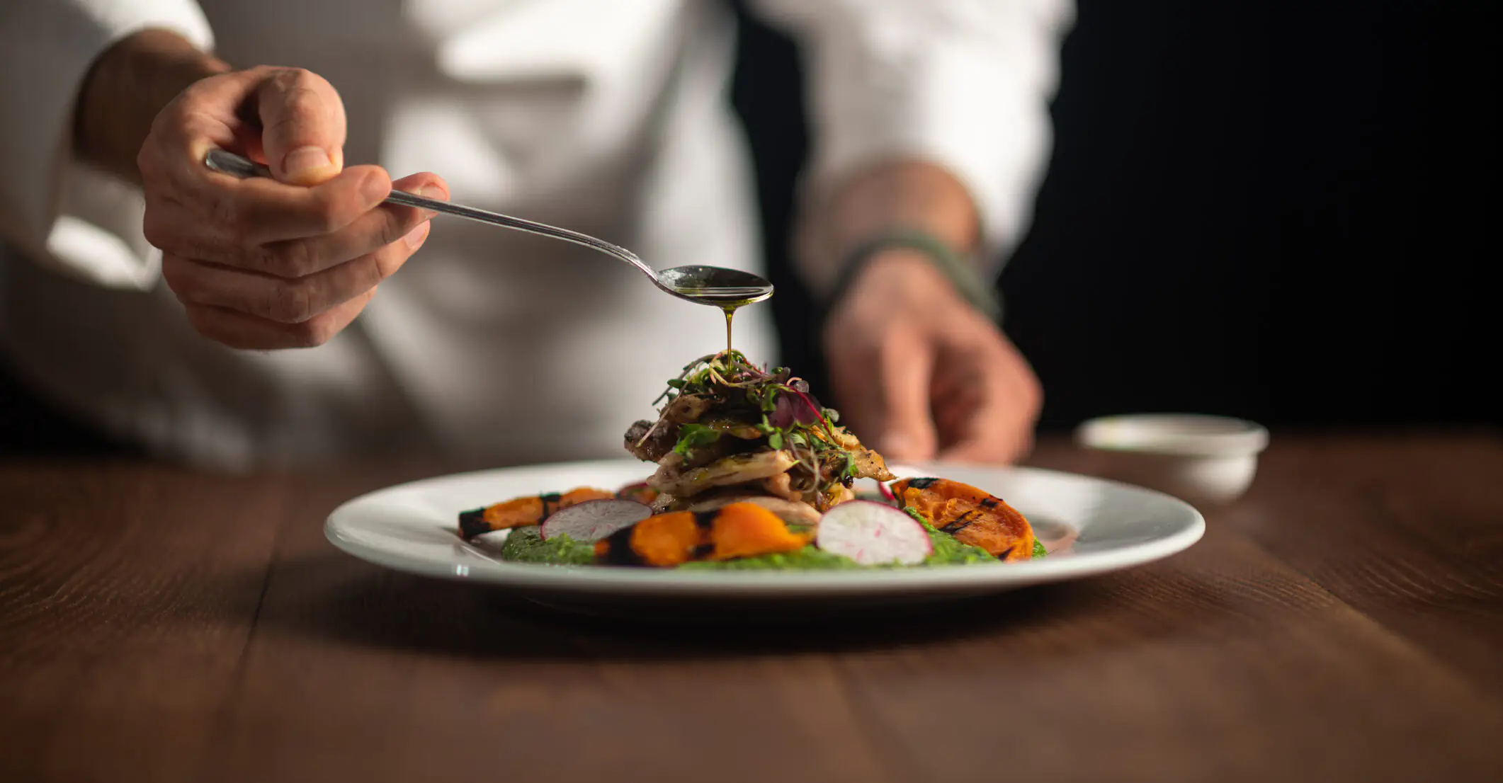 Influencer rages after being publicly called out by restaurant for asking for free meal: 'How dare you?'