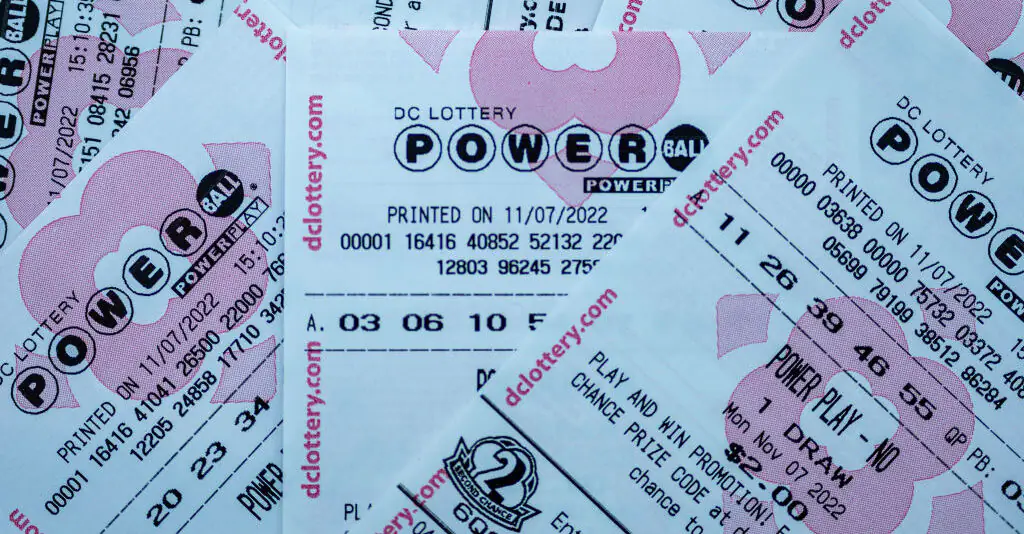 Neighbors of $1.76 billion Powerball jackpot winner fear he will be kidnapped: 'He has a big bullseye on his back'