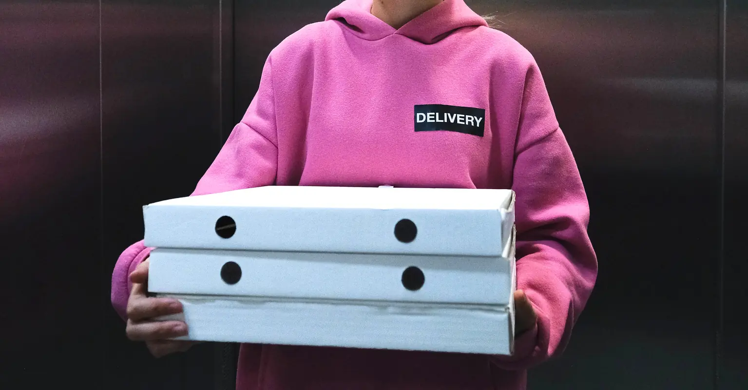 Female DoorDash driver disguises herself as a man so she feels safe delivering orders at night