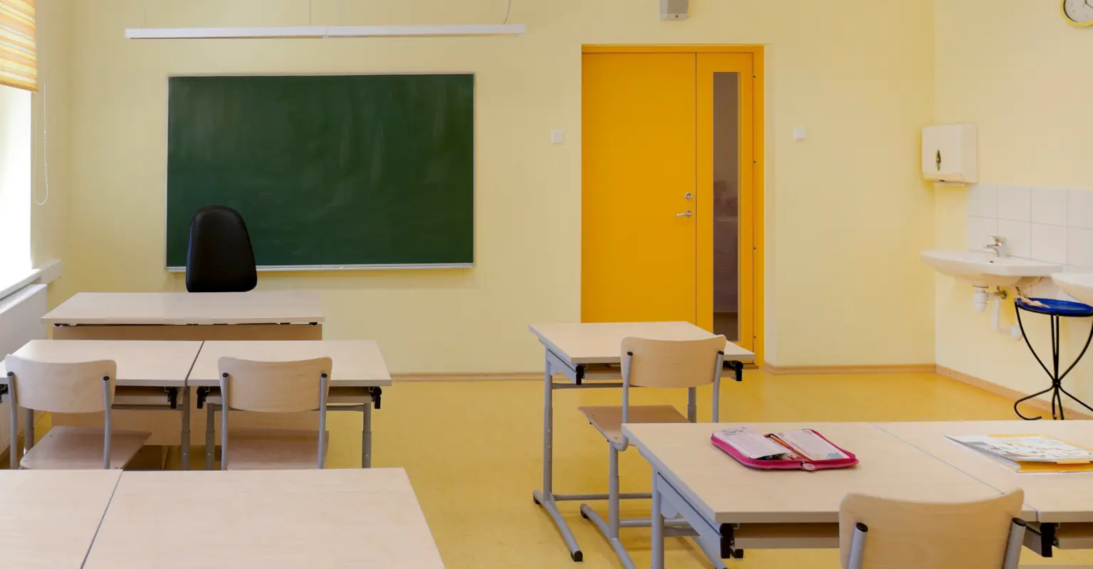 'Healthy' teacher dies after collapsing in her classroom just weeks before her baby was due