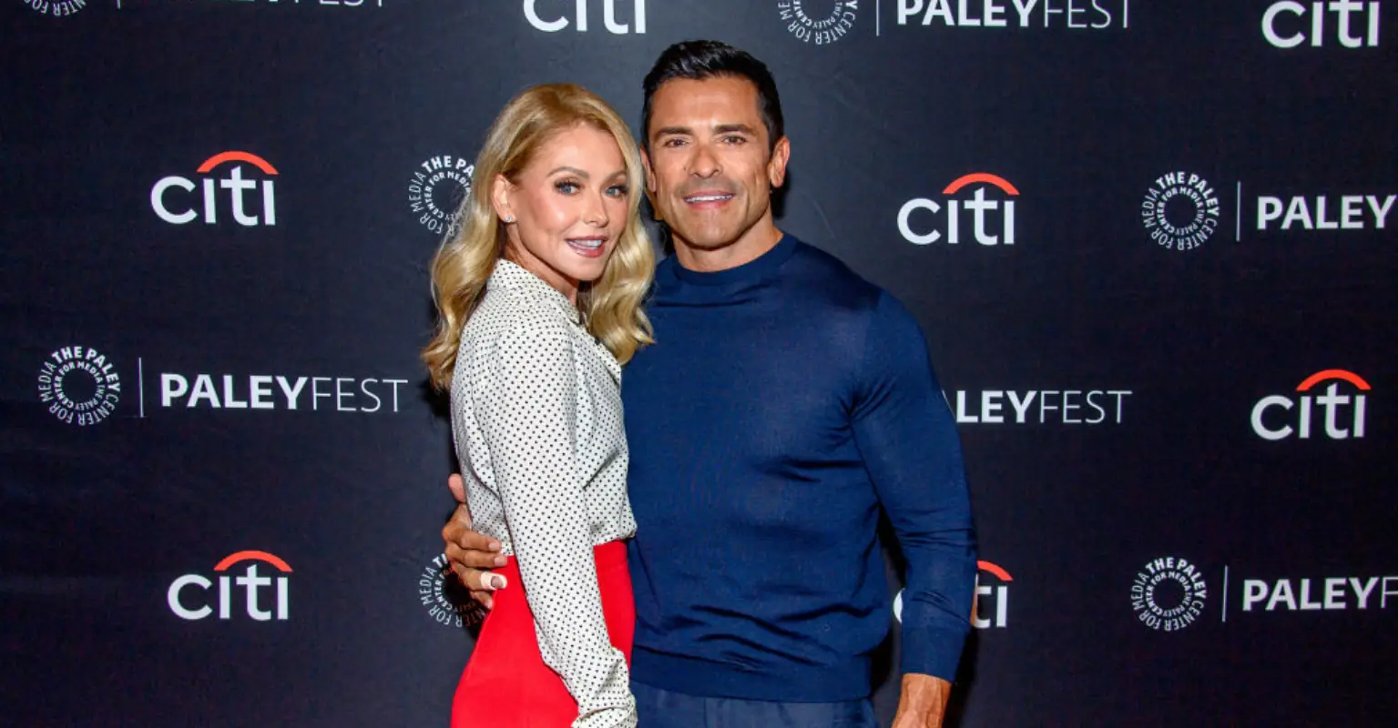 Kelly Ripa and Mark Consuelos recreate their wedding photo 28 years after tying the knot