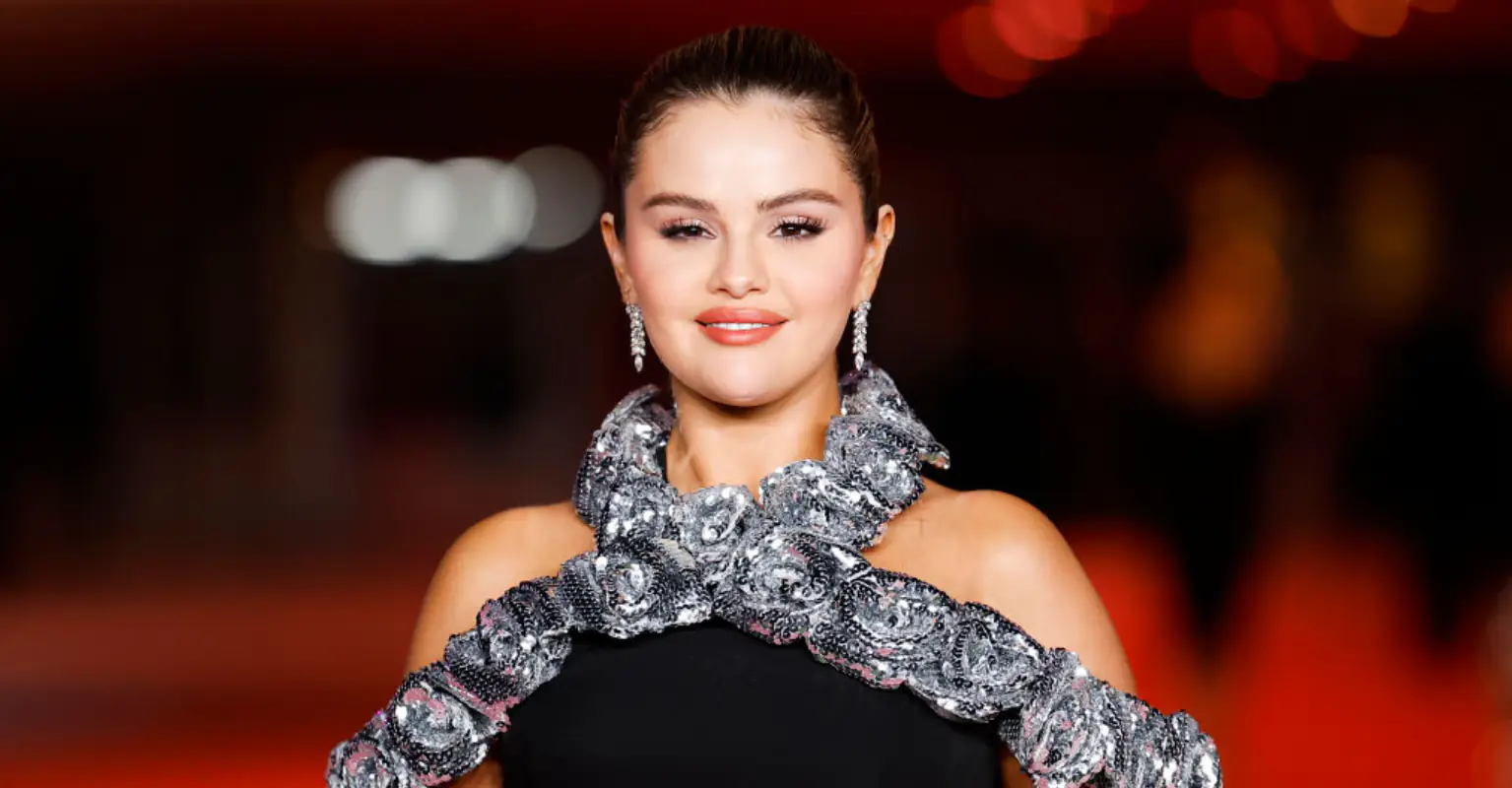 Selena Gomez swiftly deletes racy selfies moments after sharing them