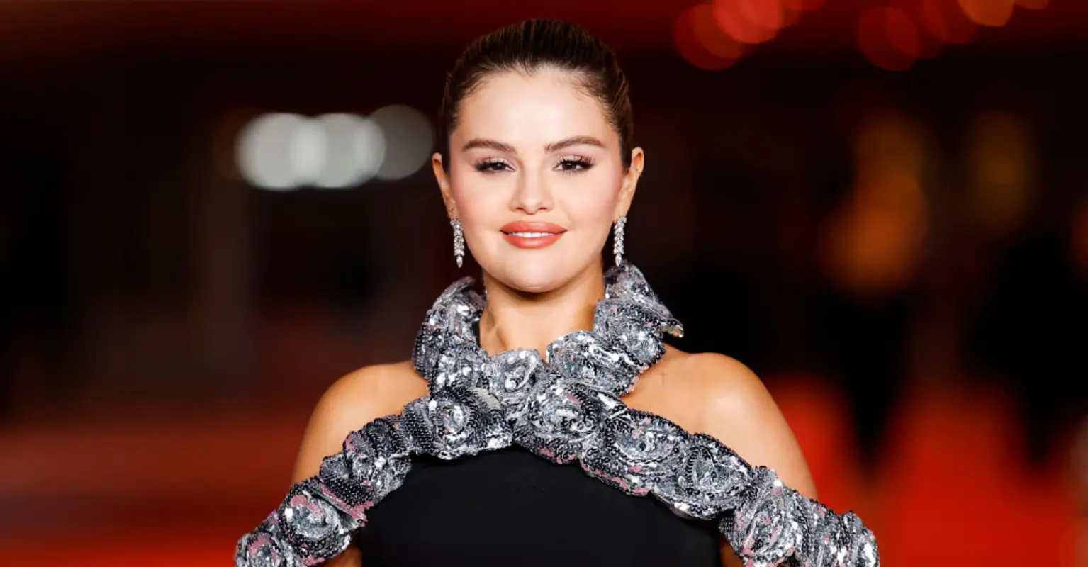 Selena Gomez swiftly deletes racy selfies moments after sharing them