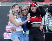Miley, Tish and Noah cyrus