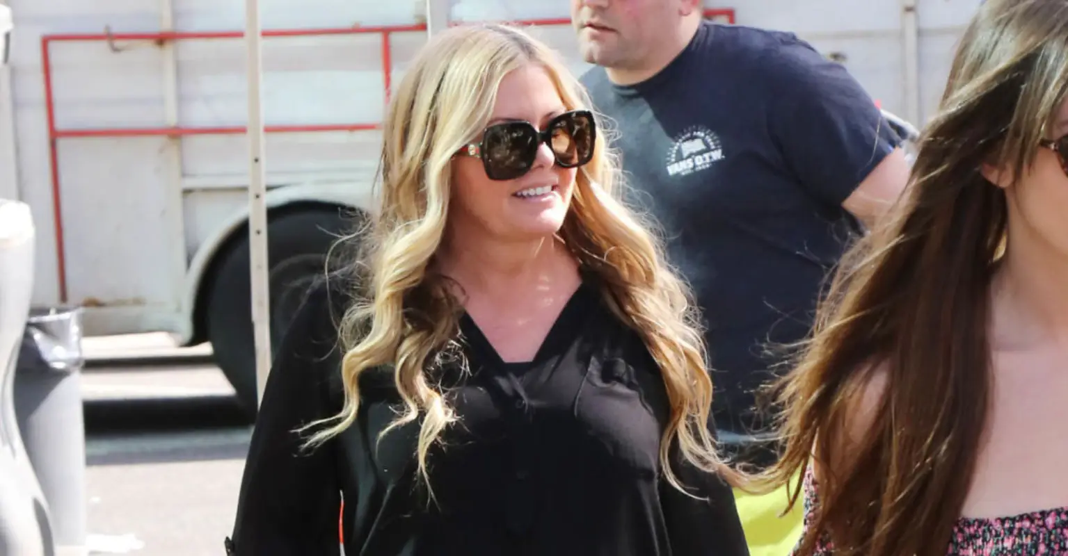 'Baywatch' star Nicole Eggert shares powerful video shaving her head amid breast cancer battle