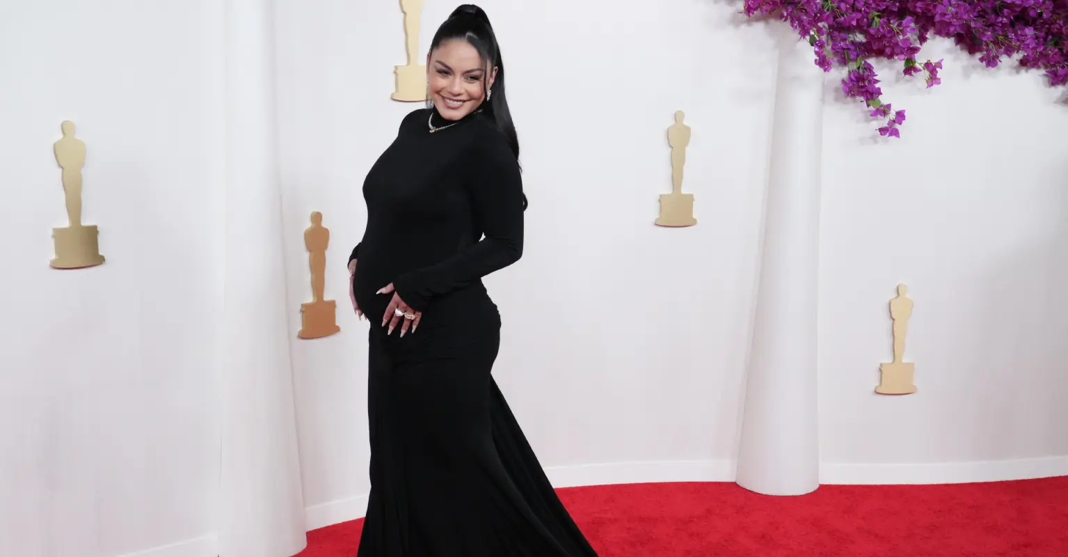 Vanessa Hudgens reveals she's pregnant on the Oscars red carpet