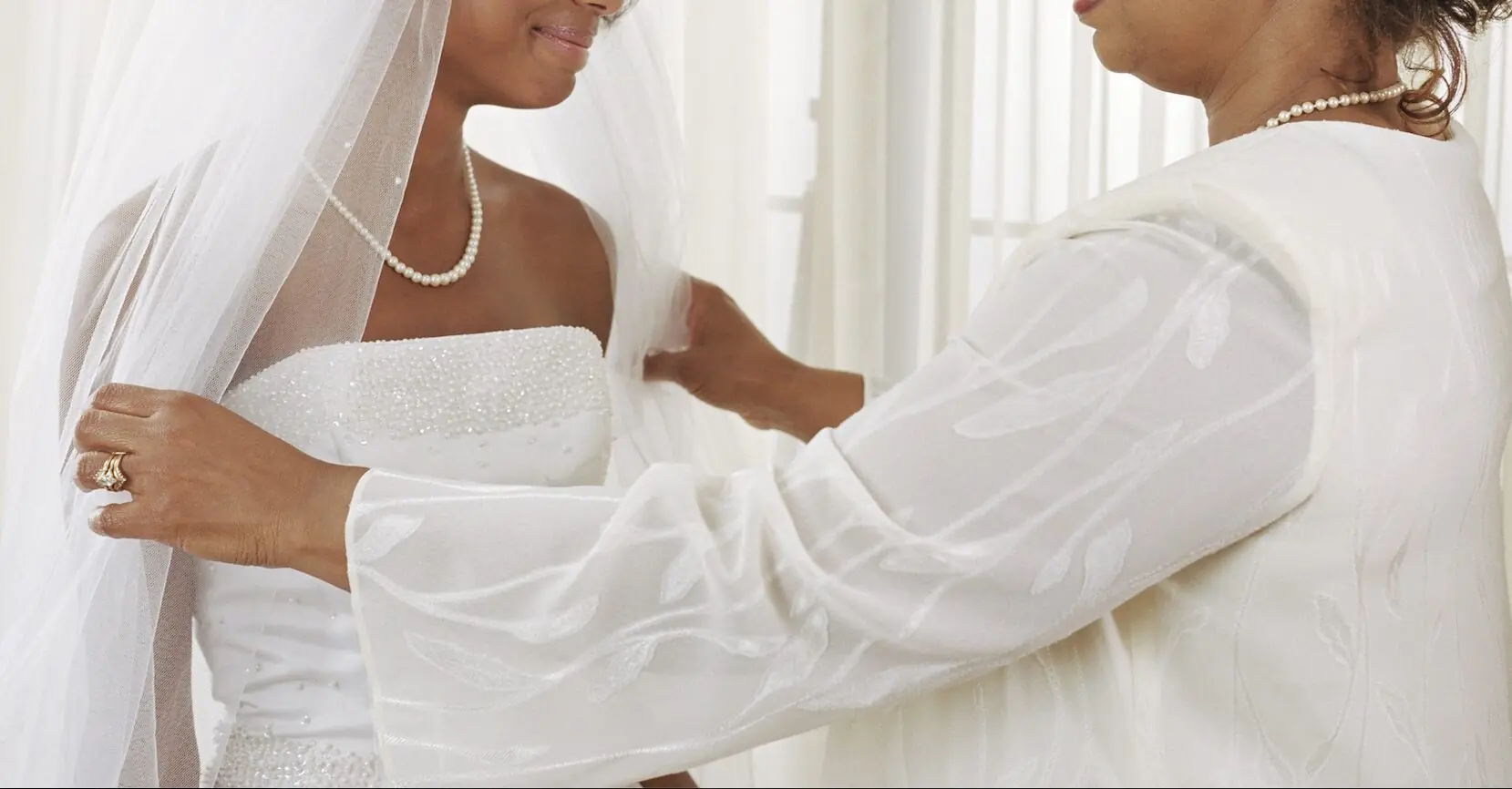 Man praised for refusing to tell his mother not to wear white to his wedding
