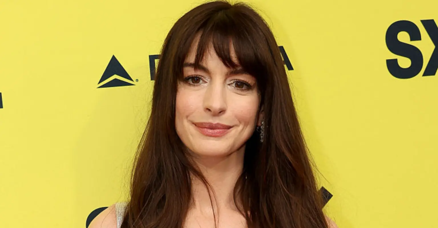 Anne Hathaway opens up about suffering heartbreaking miscarriage while also starring in play where she gives birth