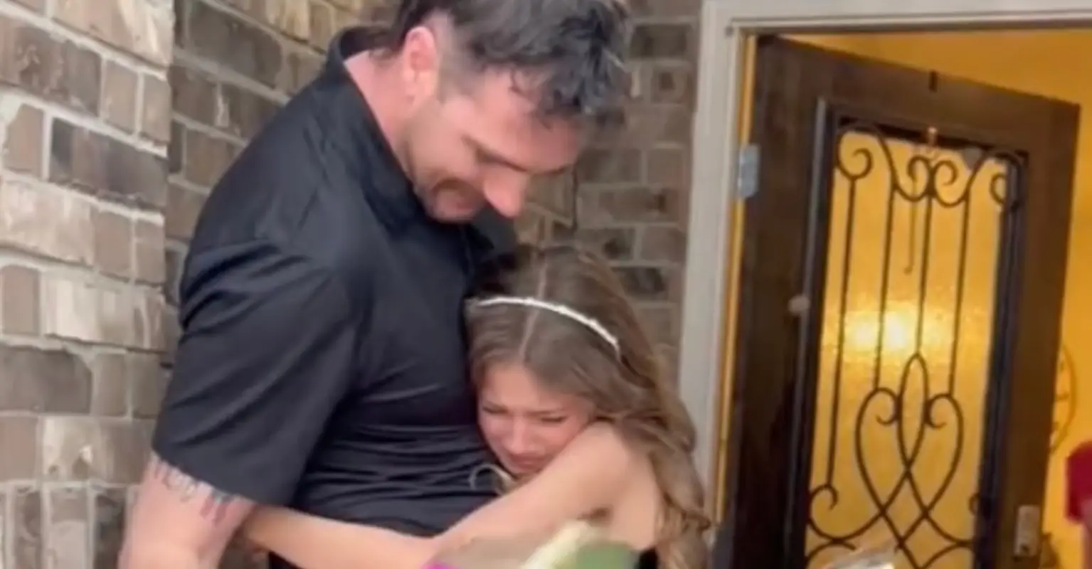 Heartwarming moment dad surprises daughter by driving 5 hours to take her to her dance