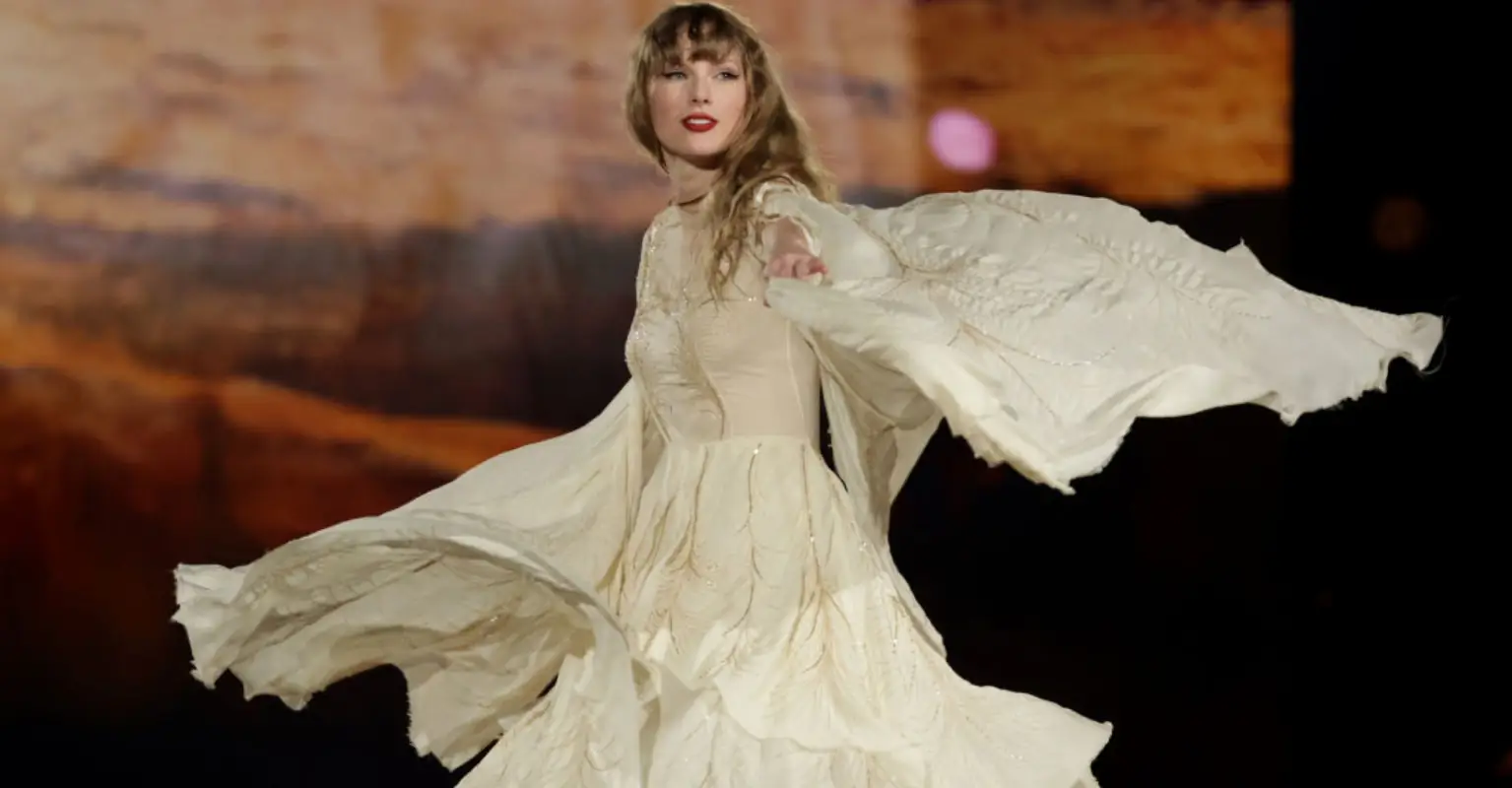 Taylor Swift fans concerned after star appears 'unwell' on stage