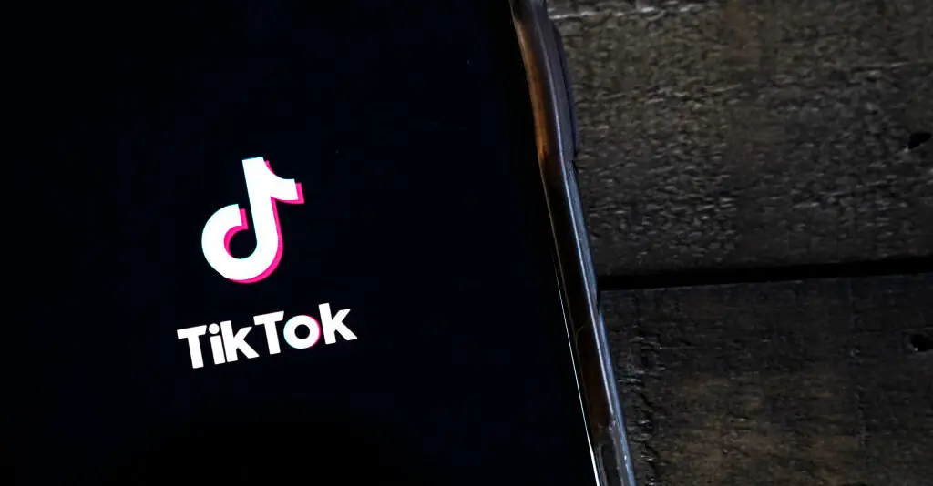 TikTok star Kyle Marisa Roth dies at 36