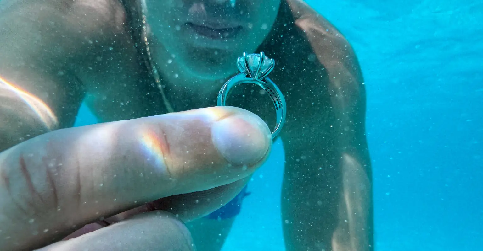 Heartbreaking footage shows sweet moment before man drowned following underwater proposal