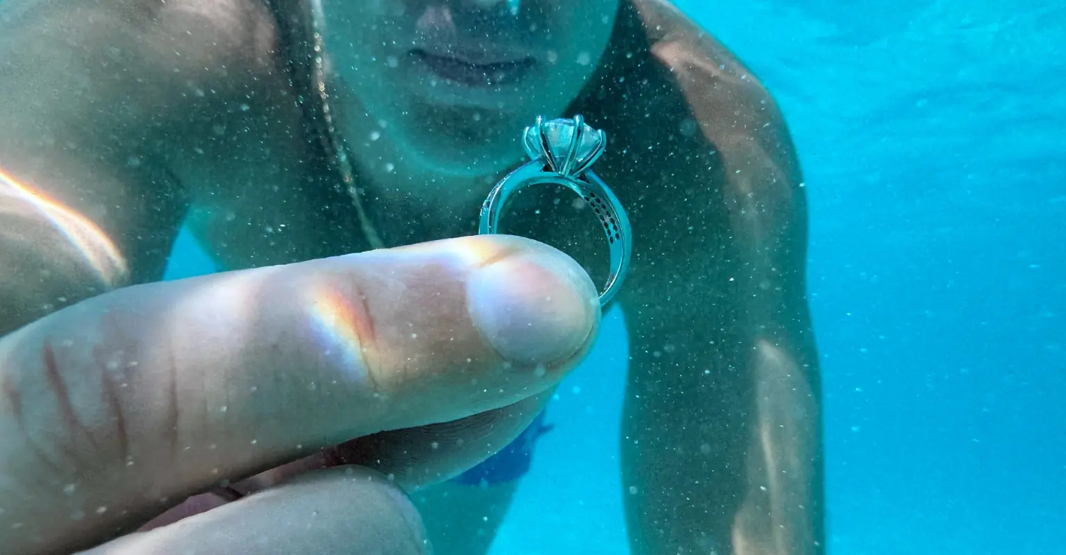 Heartbreaking footage shows sweet moment before man drowned following underwater proposal