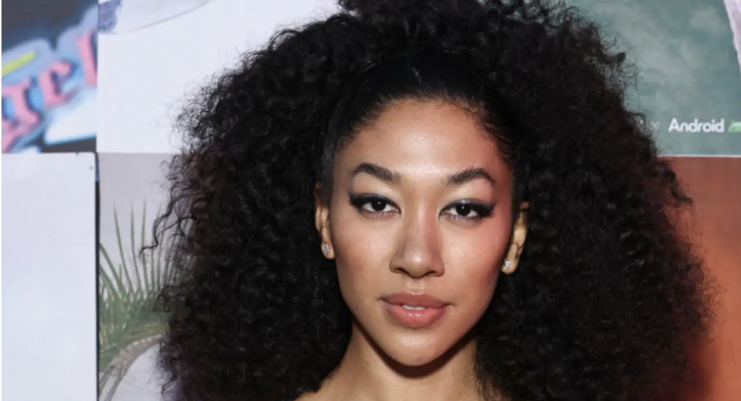 Aoki Lee Simmons, 21, appears to confirm romance with Serafina co-founder, 65 after passionate kiss