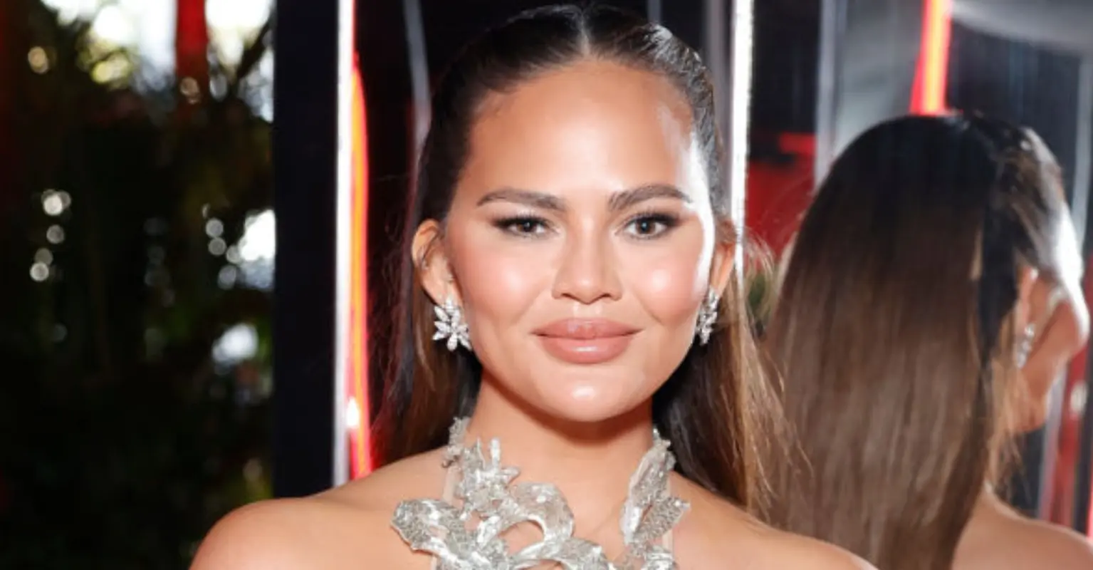Fans praise mom of 4 Chrissy Teigen for sharing 'honest' and 'unedited' bikini picture