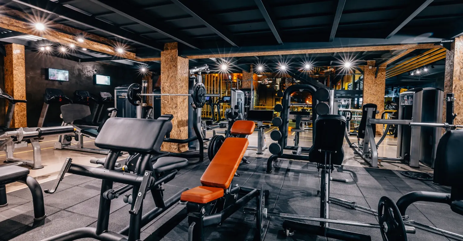 Female personal trainer slammed for 'crazy' interaction during gym workout