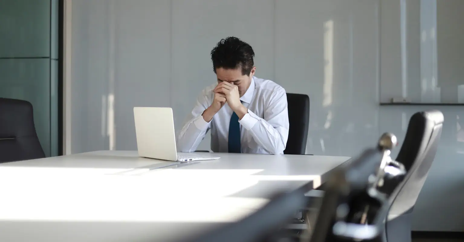 Employee shares boss' insane messages after calling him out for being paid less than her teammates