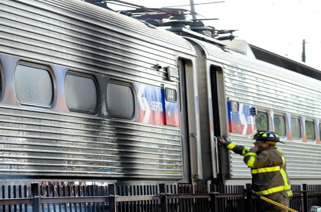 Train traveling from Pennsylvania to Delaware carrying 350 passengers bursts into flames - Article Image 1