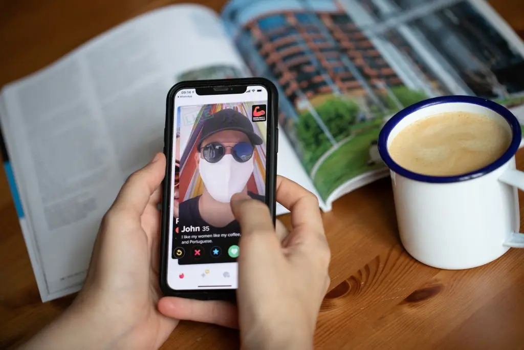 Webb used Hinge to find a place to stay for the night. Credit: Illustration by John Phillips/Getty