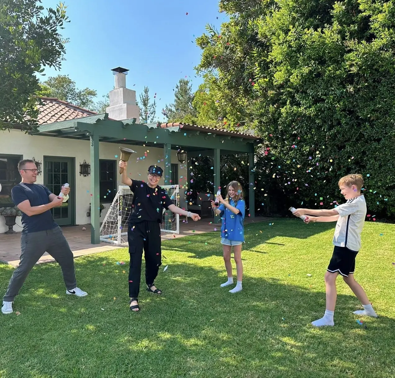Jenna celebrated the end of treatment with her family. Credit: Instagram/Jenna Fischer