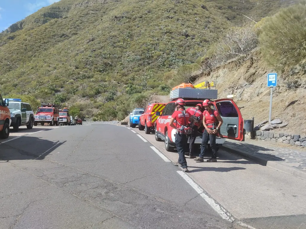 Volunteer firefighters aid in the search for Jay Slater. Credit: Bomberos Voluntarios de Santiago del Teide