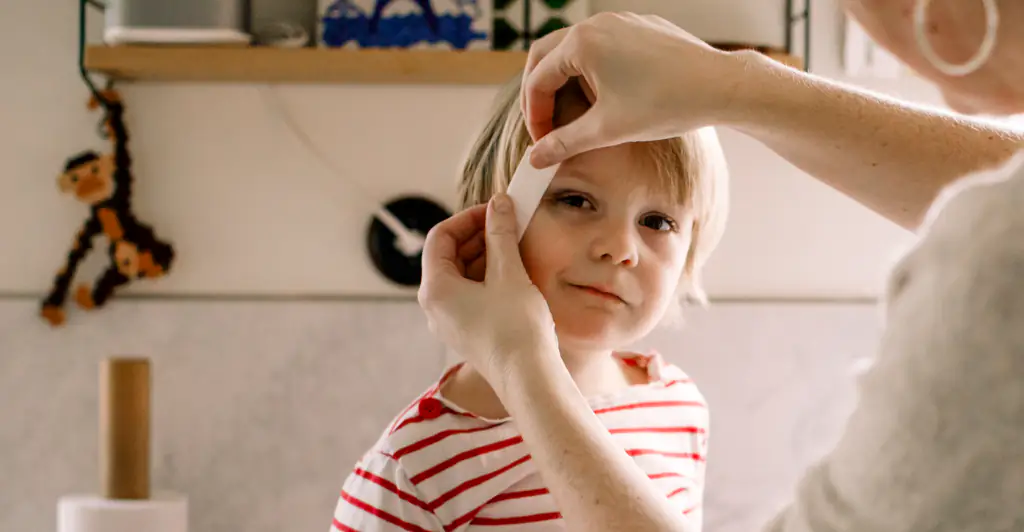 Medic reveals the tiny bruise parents should never ignore on their child