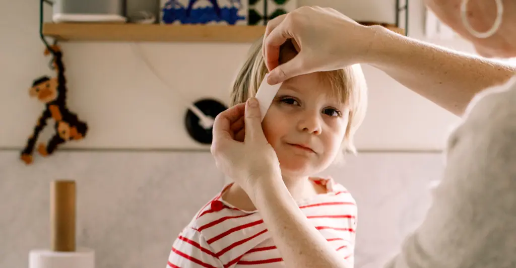 Medic reveals the tiny bruise parents should never ignore on their child